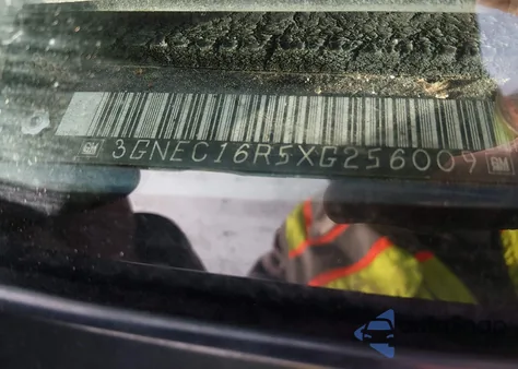 1999 Chevrolet Suburban 1500 Lt z USA, uszkodzony, nr VIN 3GNEC16R5XG256009